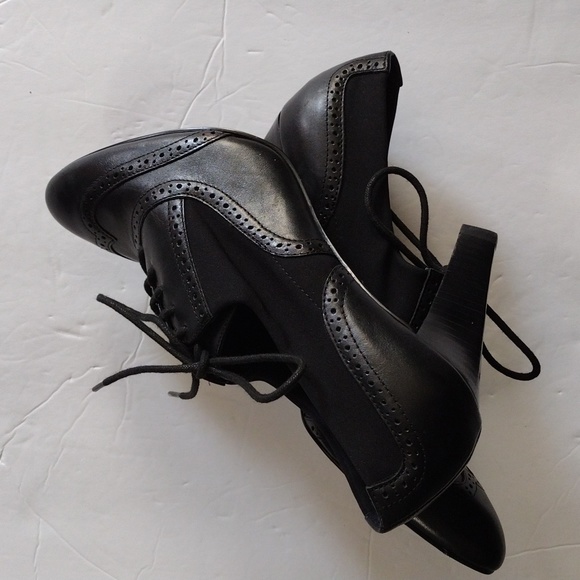 Ellen Tracy Black Lace Up Oxford Booties NEW | Size 9…. Fit like 8/8.5 - Picture 10 of 10